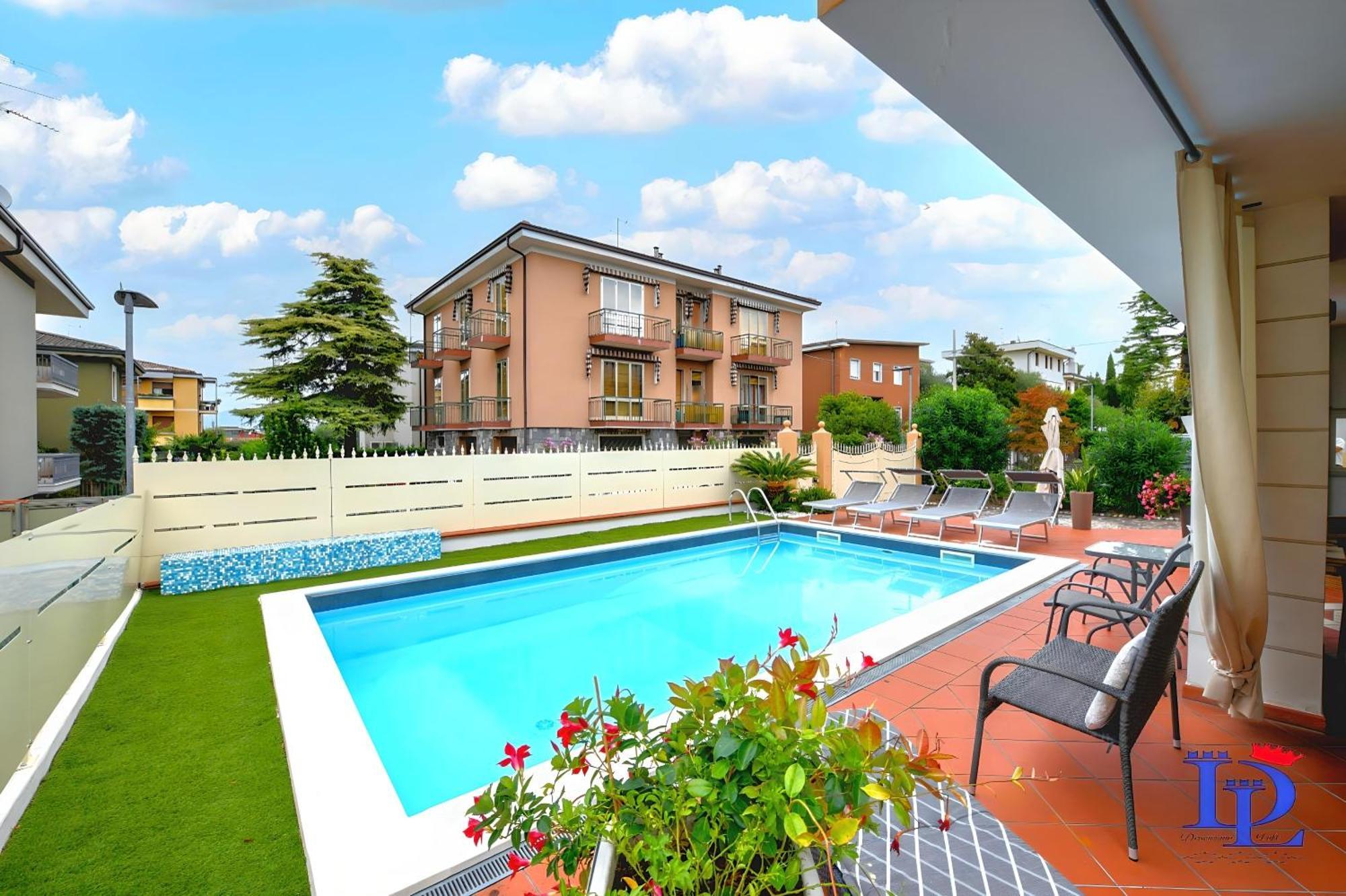 Desenzanoloft Official Partner Marriott Homes & Villas - Garden & Pool เดเซนซาโนเดลการ์ดา ภายนอก รูปภาพ